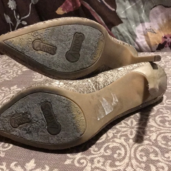 Carlos Santana Champagne Stiletto Pump - Picture 3 of 5